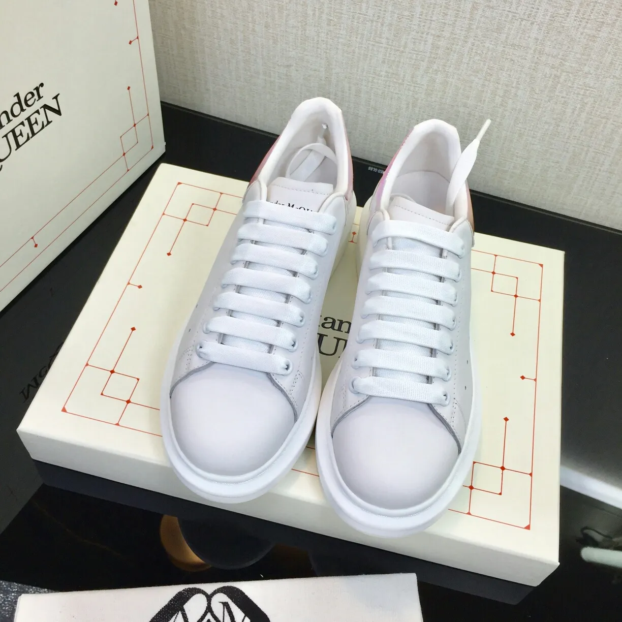 👟👟Ex-factory price 480👟👟 The latest upgraded version in 2022. The material is made of silk matte cowhide with sheepskin lining